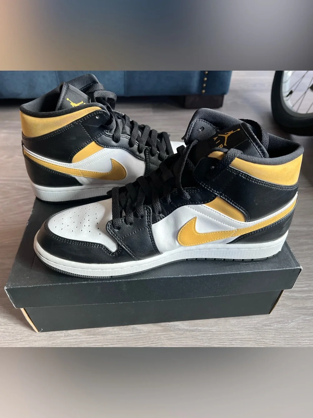 Jordan 1’s Mid — Black, Yellow and White - Picture 6 of 13